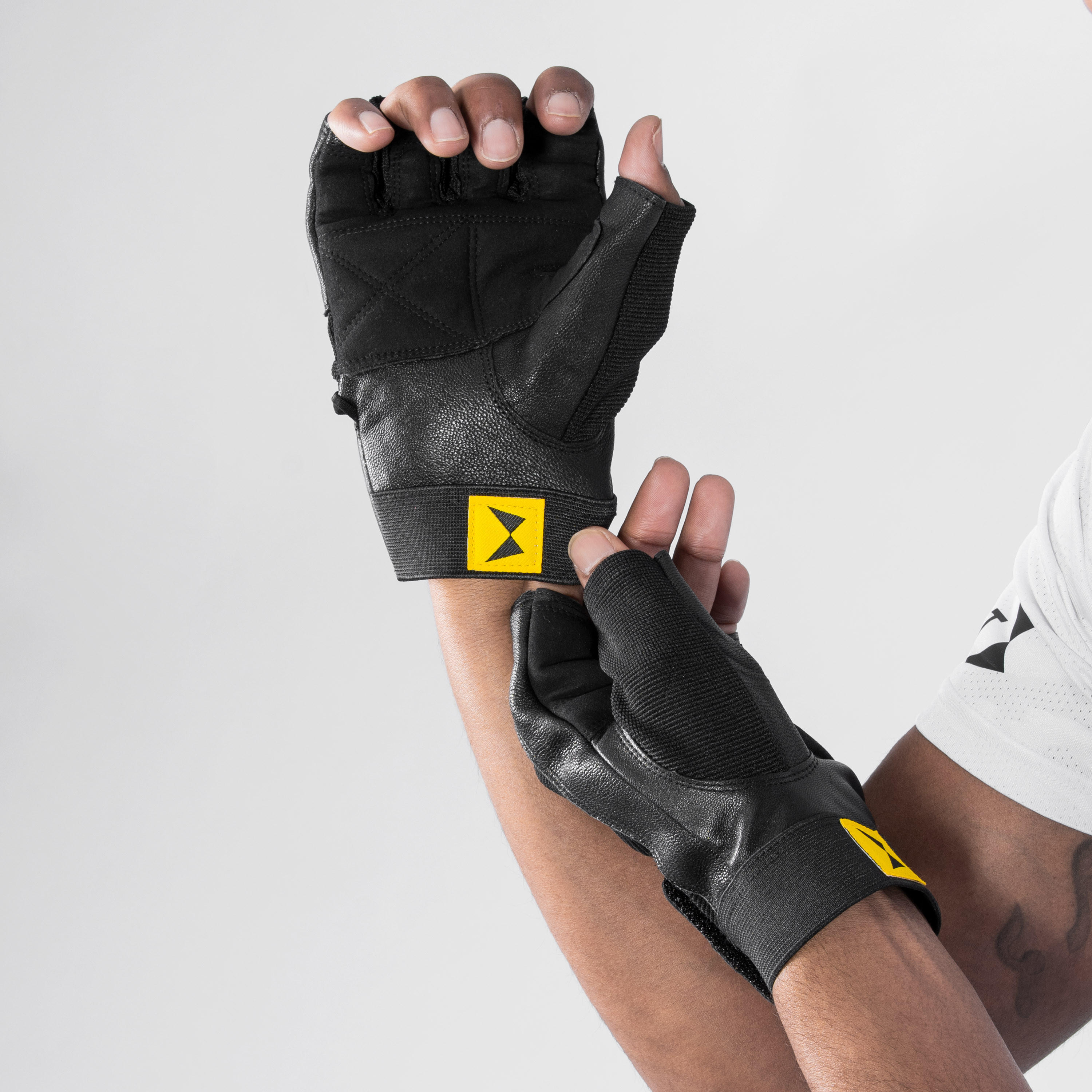 Fitness Accessories - Lifting Gloves 