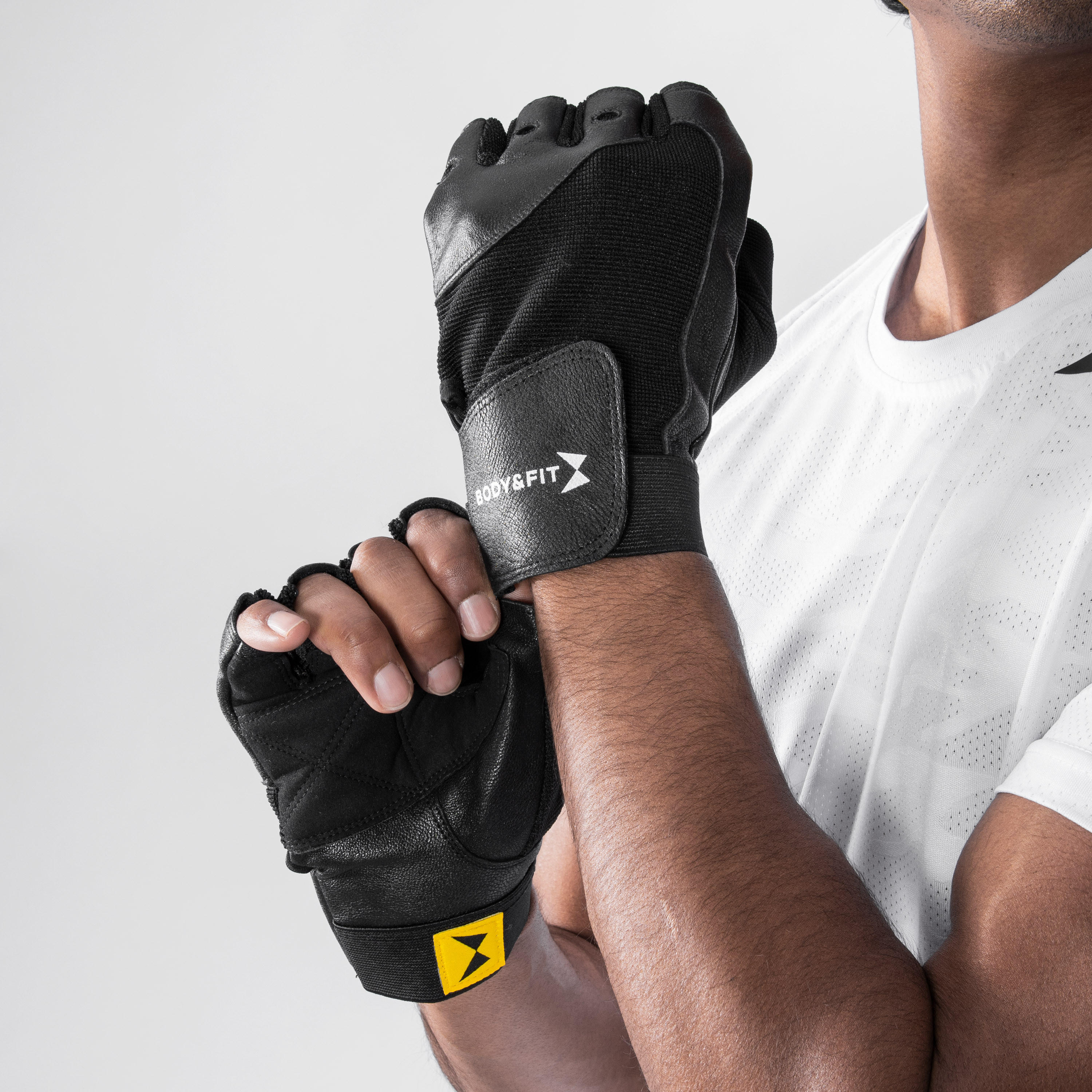 Fitness Accessories - Lifting Gloves 