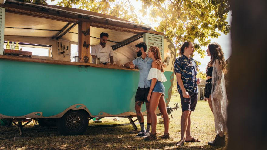 gezondheid en festivals, gaat dat samen? Foto: foodtruck op een festival